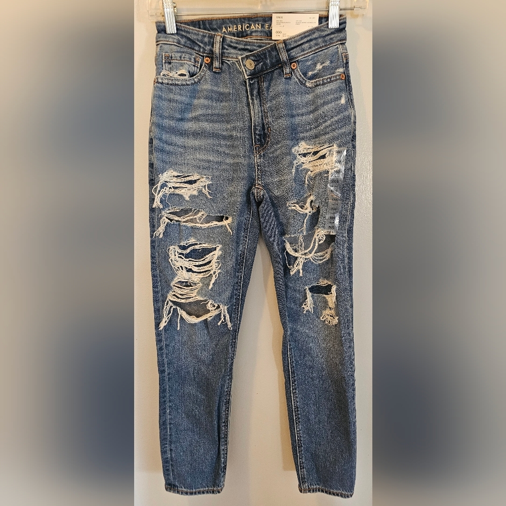 American Eagle Strigid Mom Jeans Distressed Blue Womens Sz 000 Short NWT